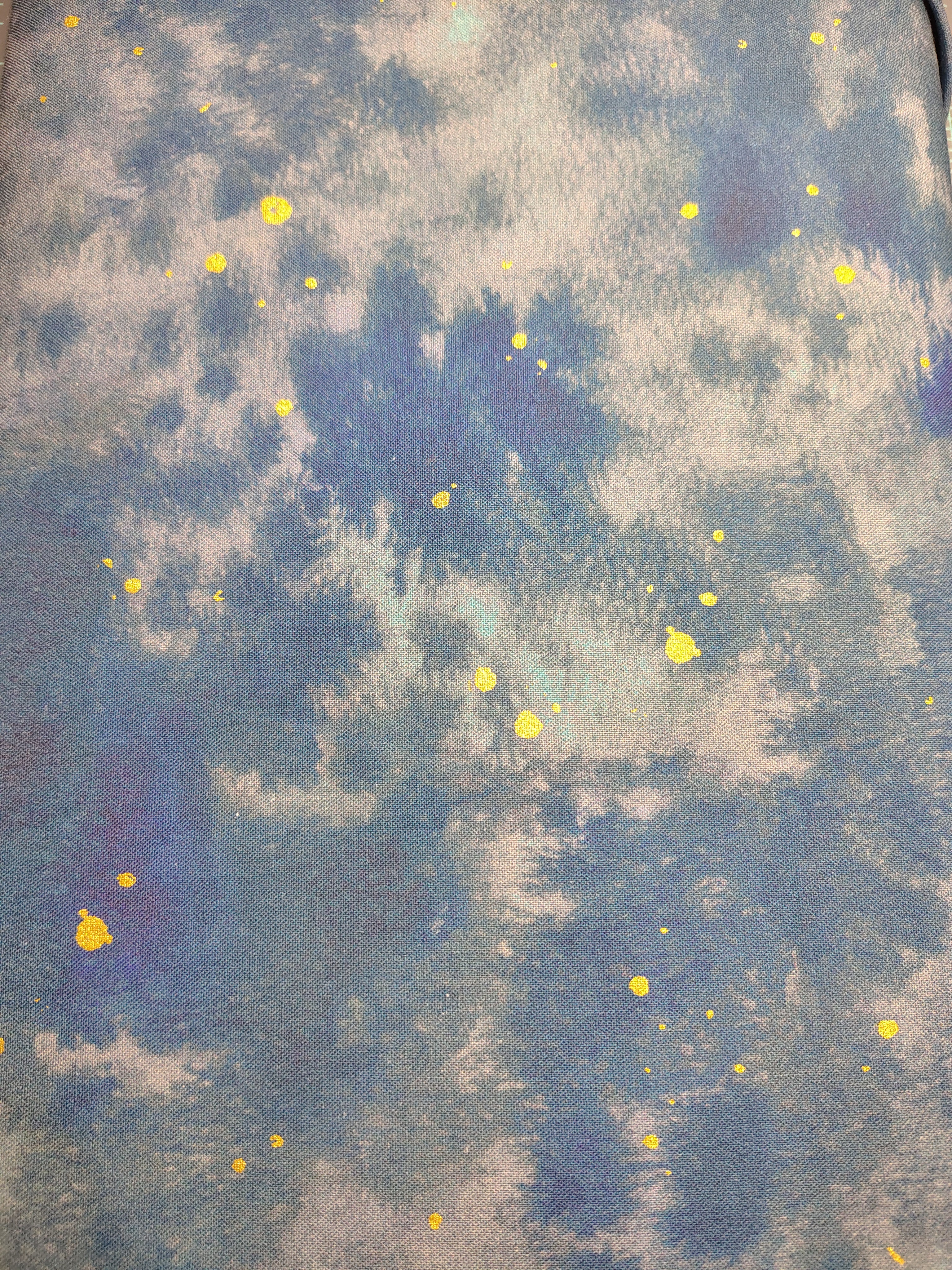 Flora Form White With Gold Dots